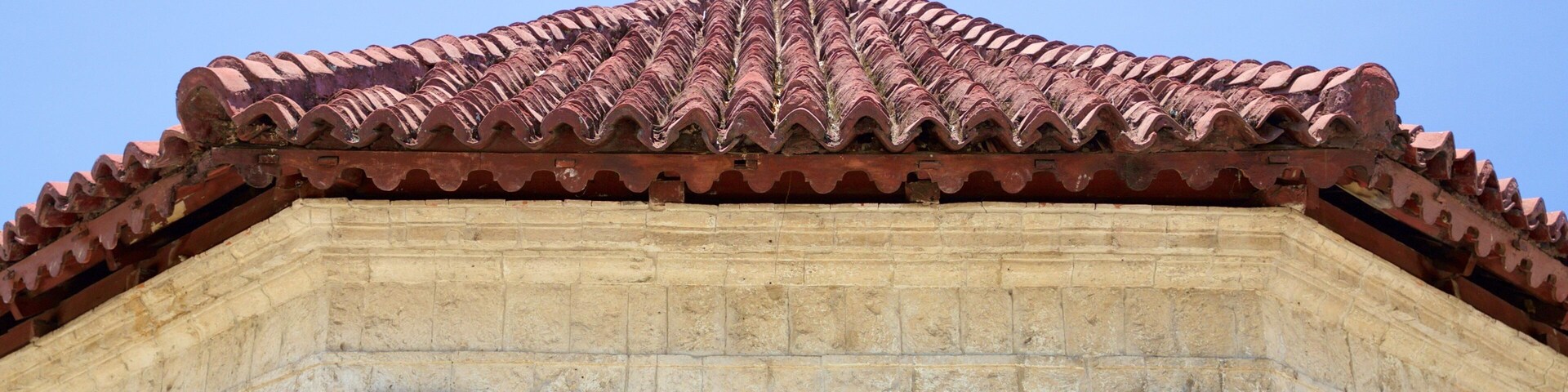 Magellan\'s Cross showing heritage elements