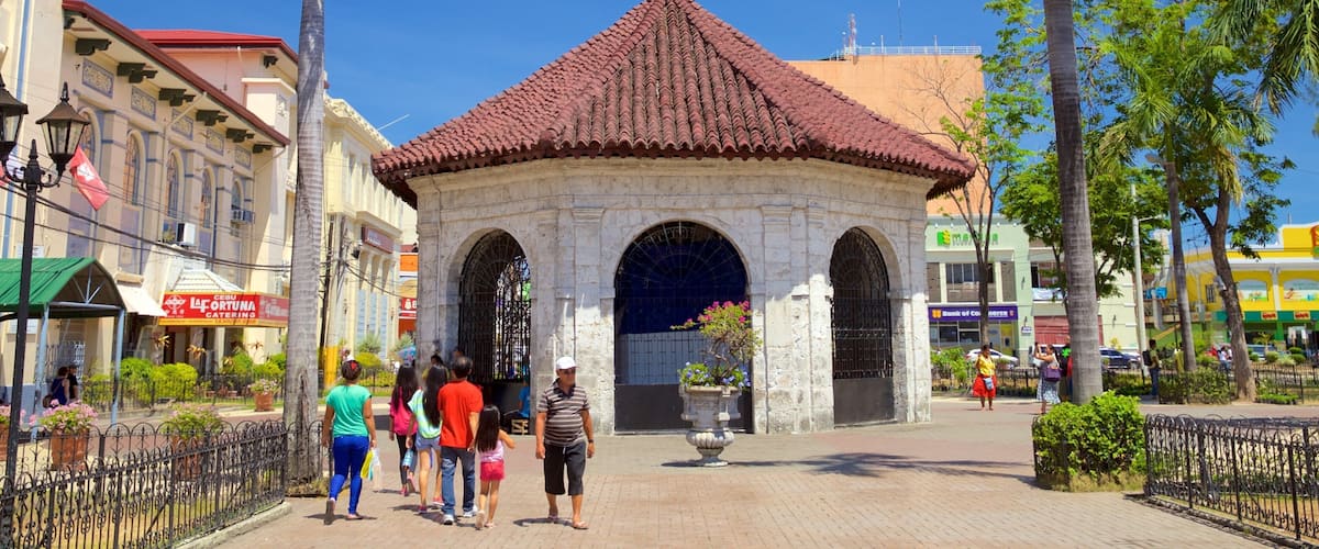 Magellan\'s Cross showing street scenes