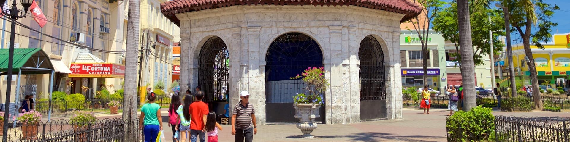 Magellan\'s Cross showing street scenes