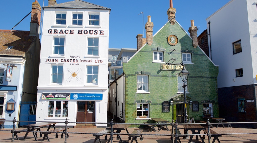 Poole Harbour che include architettura d\'epoca