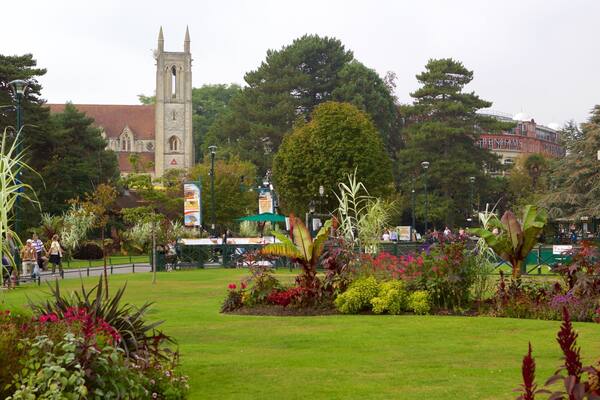 Bournemouth Lower Gardens welches beinhaltet Blumen und Park