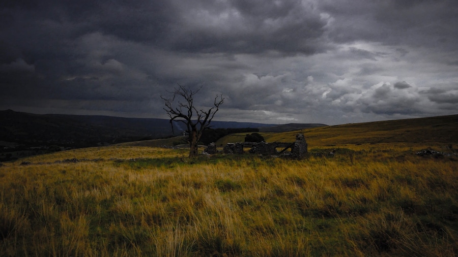 Found this spot in Castleton in the Peak District along with some moody skies on latest hike #bvssquad