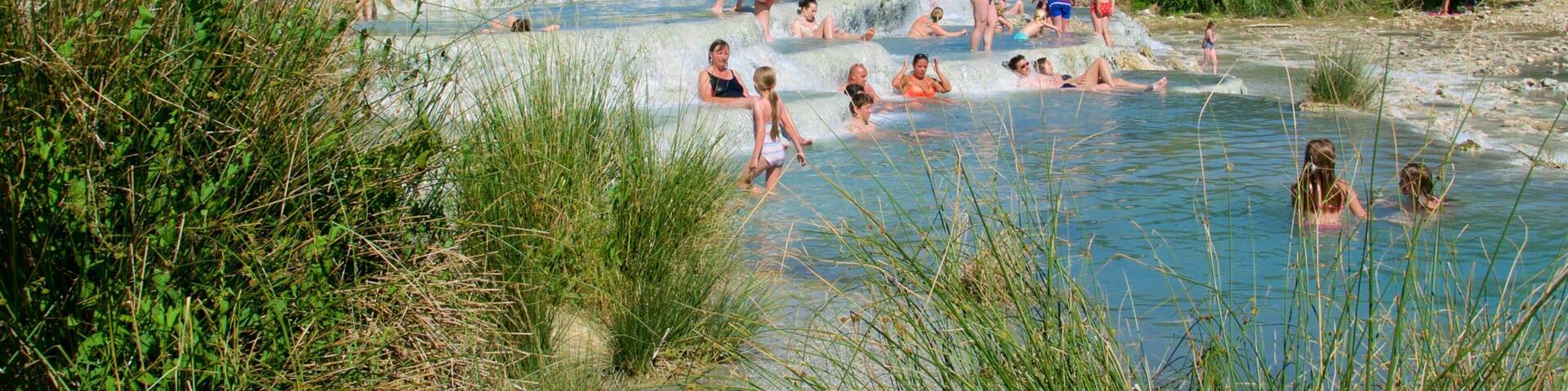 Grosseto qui includes source chaude et baignade aussi bien que important groupe de personnes