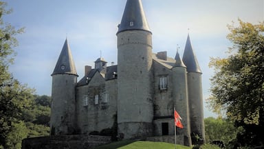 With its heavy walls and five pointed towers, the “Château de Vêves” looks like a fairy-tale castle. It was built in 1410 but according to ancient chronicles and discovered foundations, a first fortification was built here in the 7th century. Remarkable: The castle (and its predecessor) has been inhabited by the same family for more than 9 centuries. #History