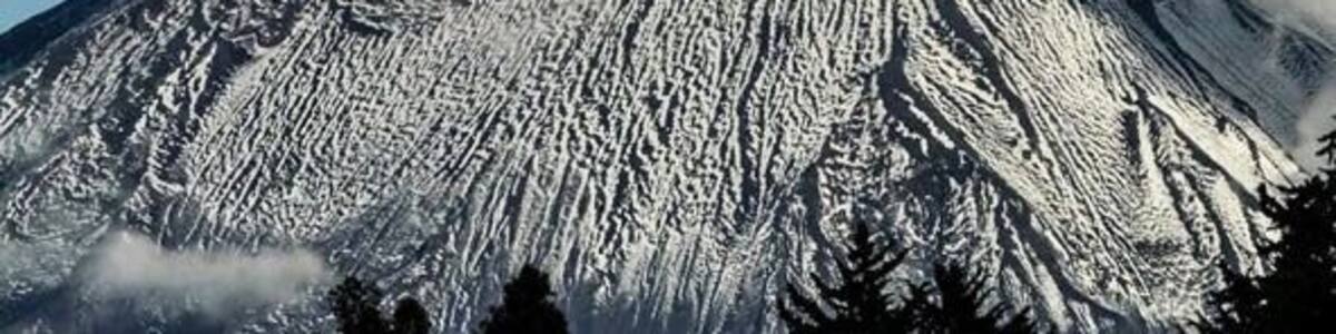 The great snowfall in the entire Ecuadorian highlands on Friday night and today, has been spectacular.
The Tungurahua volcano was not excluded