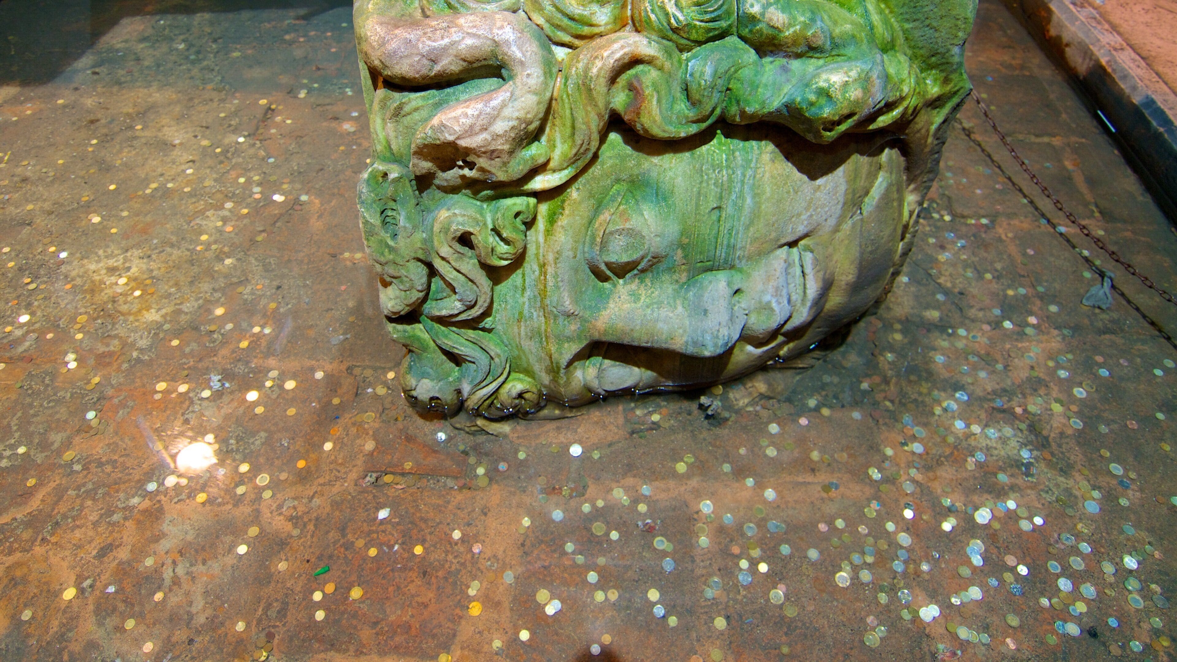 Cisterna Basilica caratteristiche di statua o scultura