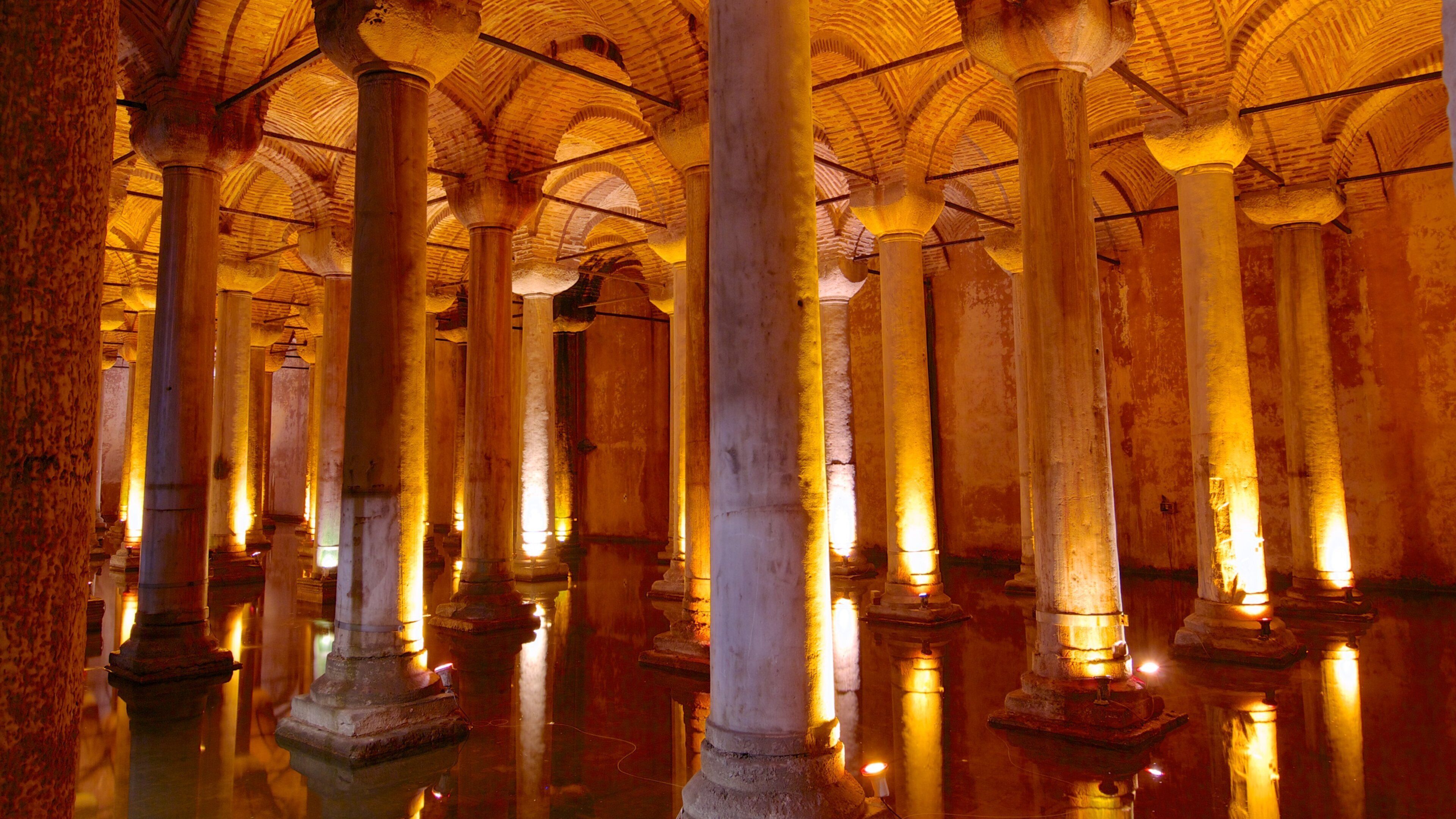 Basilica Cistern which includes religious elements, interior views and a church or cathedral