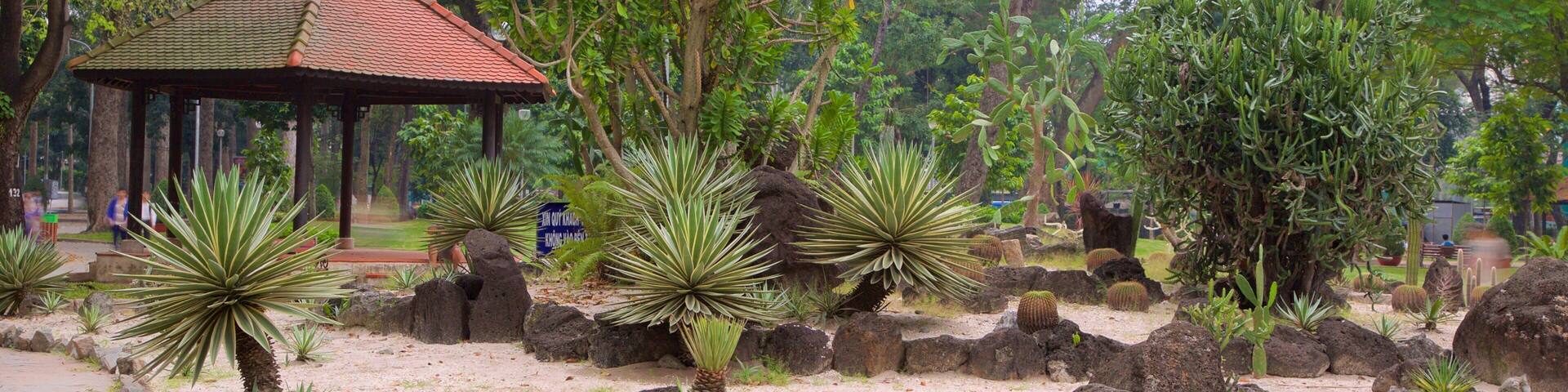 Tao Dan Park which includes a garden