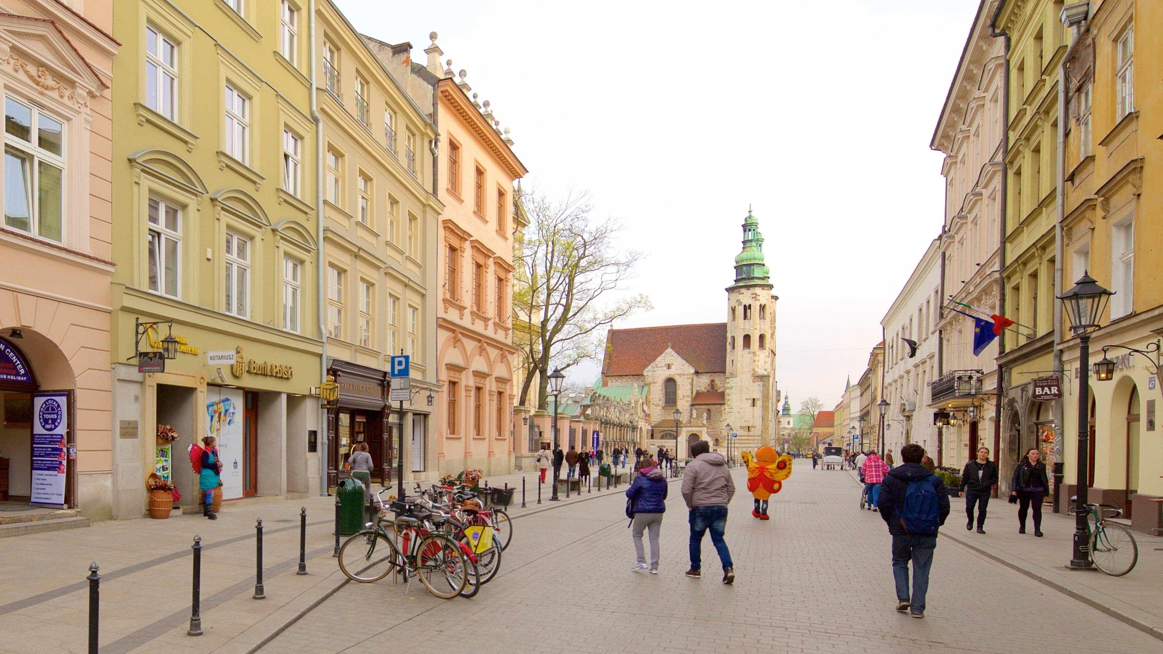 Krakow showing street scenes