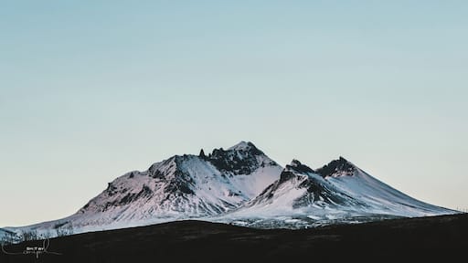 beautiful hike in the surroundings of Skaftafell. When i saw this mountain, it turns a big smile on my face!
#happy #troveon #iceland #mountains #travel #nationalpark