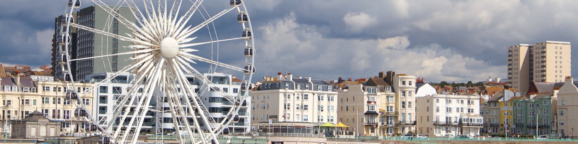Brighton Wheel che include vista della costa, località costiera e città