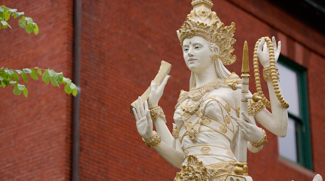 Embassy Row mettant en vedette statue ou sculpture