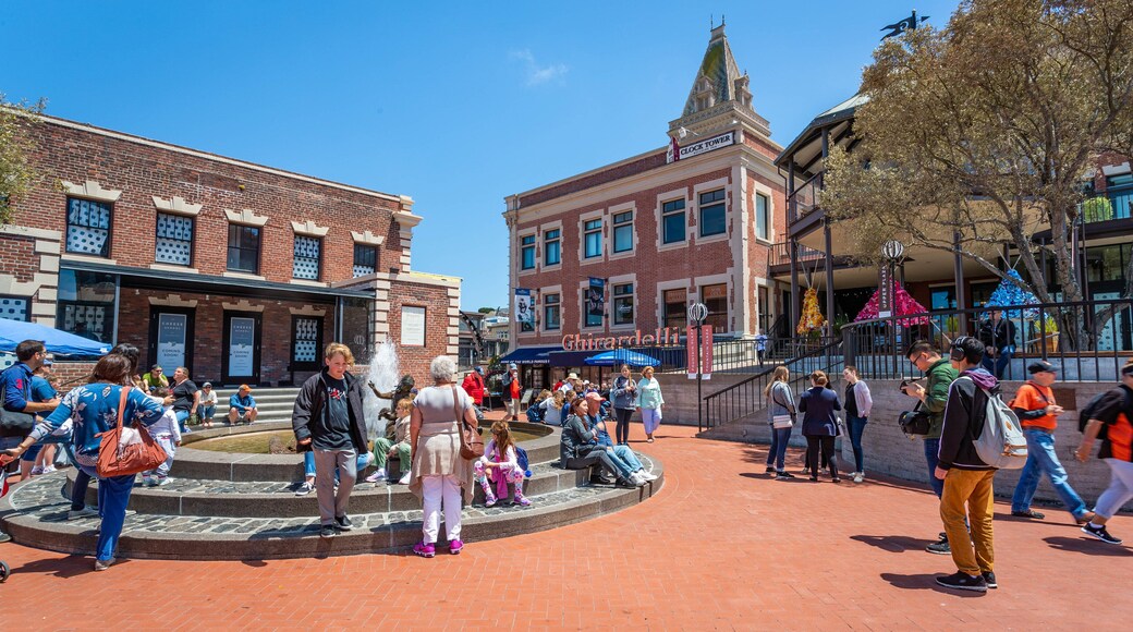 Ghirardelli Square which includes a fountain and street scenes