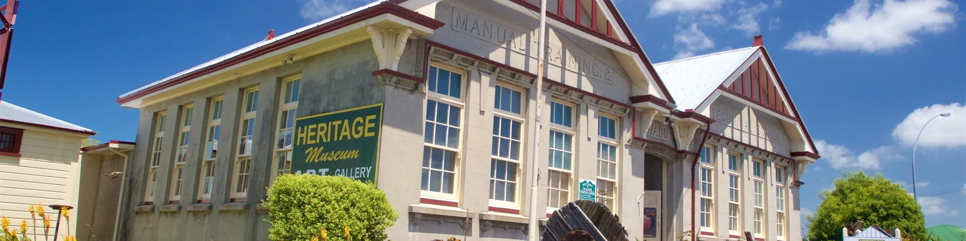 Waihi ofreciendo señalización y elementos patrimoniales