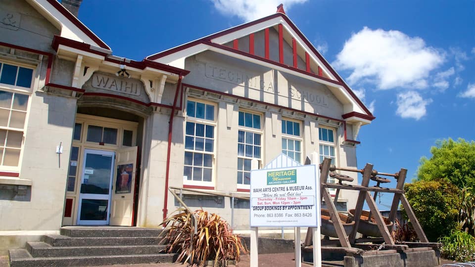 A building with a sign for the Waipiihi Technical School and Heritage Museum.
