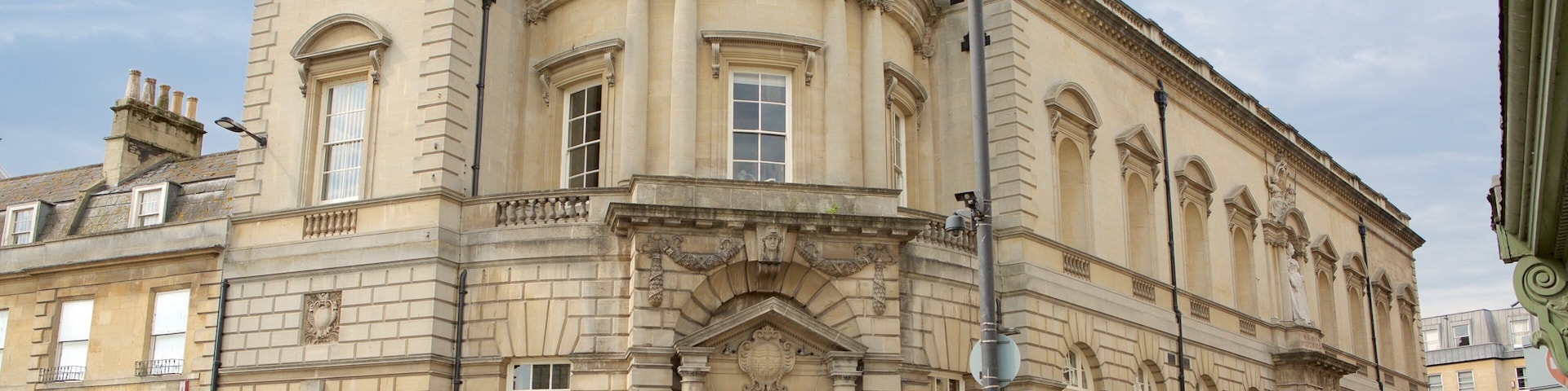 Victoria Art Gallery featuring street scenes and heritage architecture