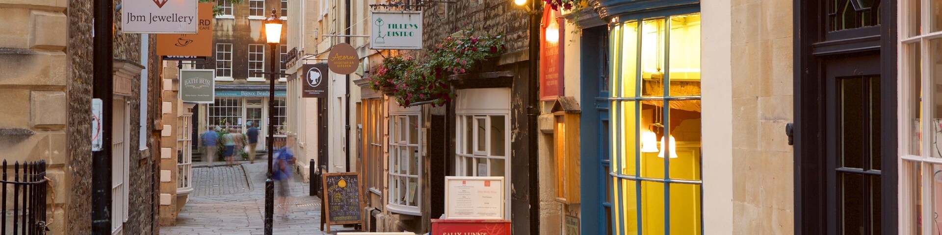 Sally Lunn\'s ofreciendo escenas urbanas, señalización y una ciudad