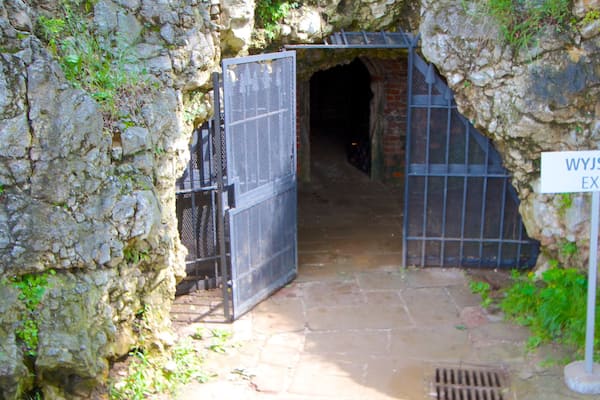 Dragon\'s Den showing signage and caves