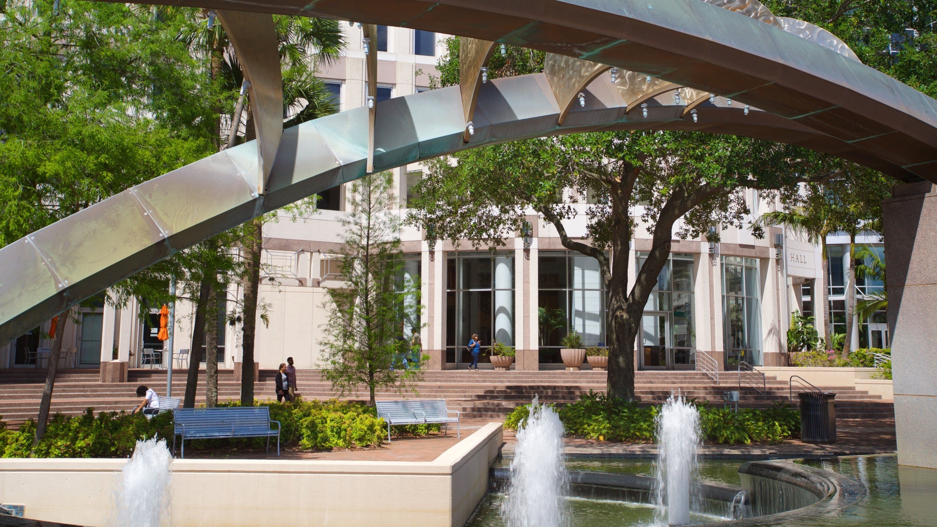 Orlando City Hall featuring a fountain