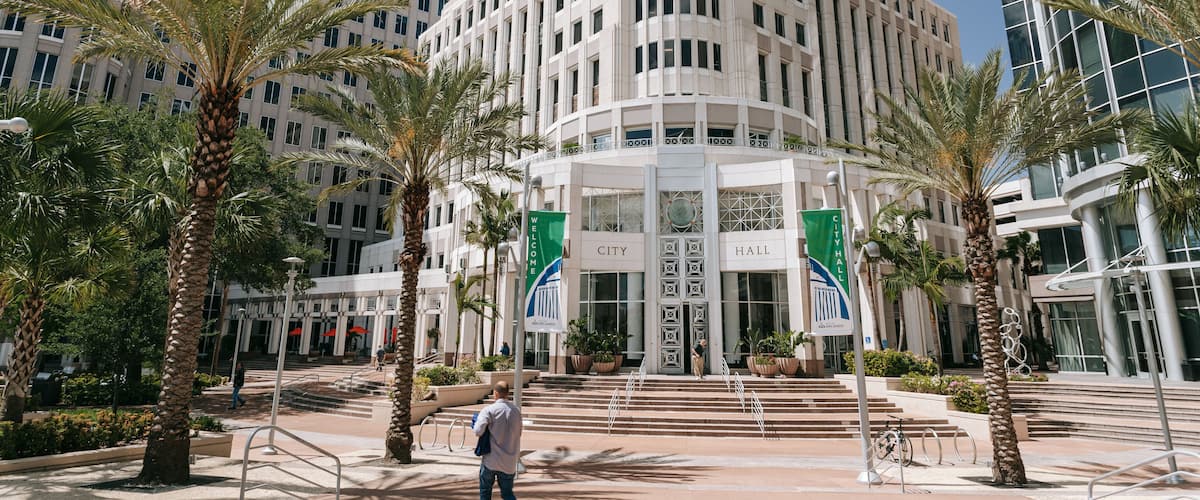 Orlando City Hall featuring a city and street scenes