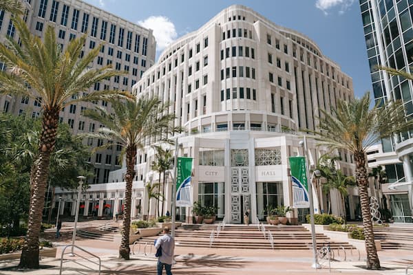 Orlando City Hall featuring a city and street scenes