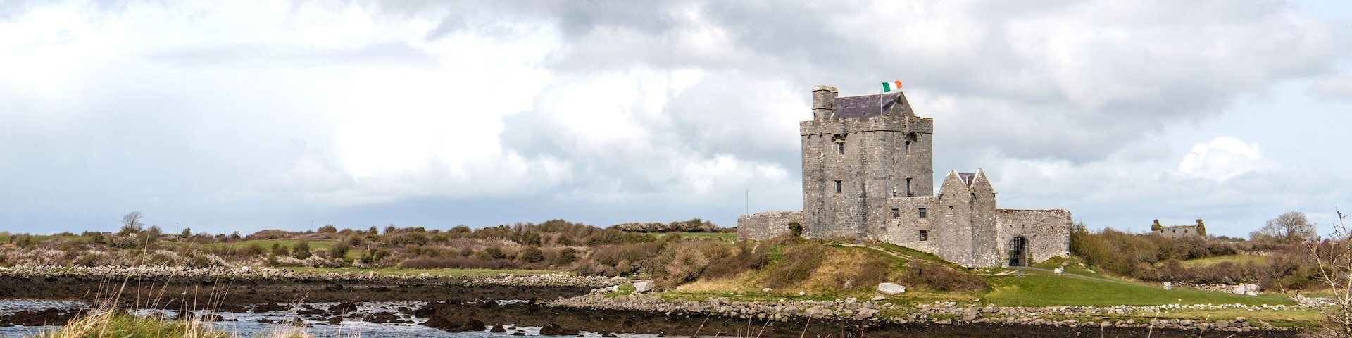 Dunguaire Castle (Caisleán Dhún Guaire) Kinvara Ireland
