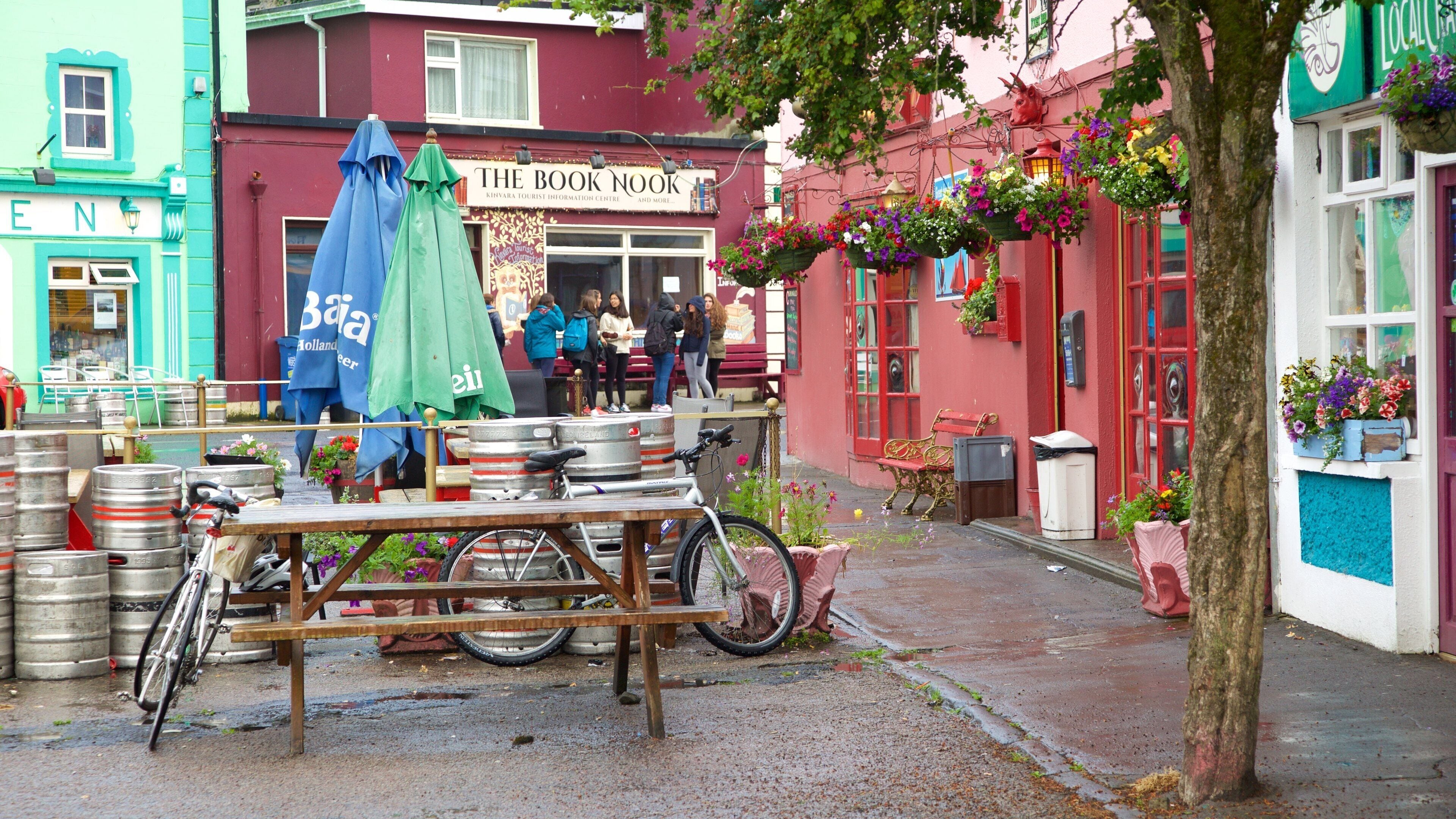 Kinvara which includes signage