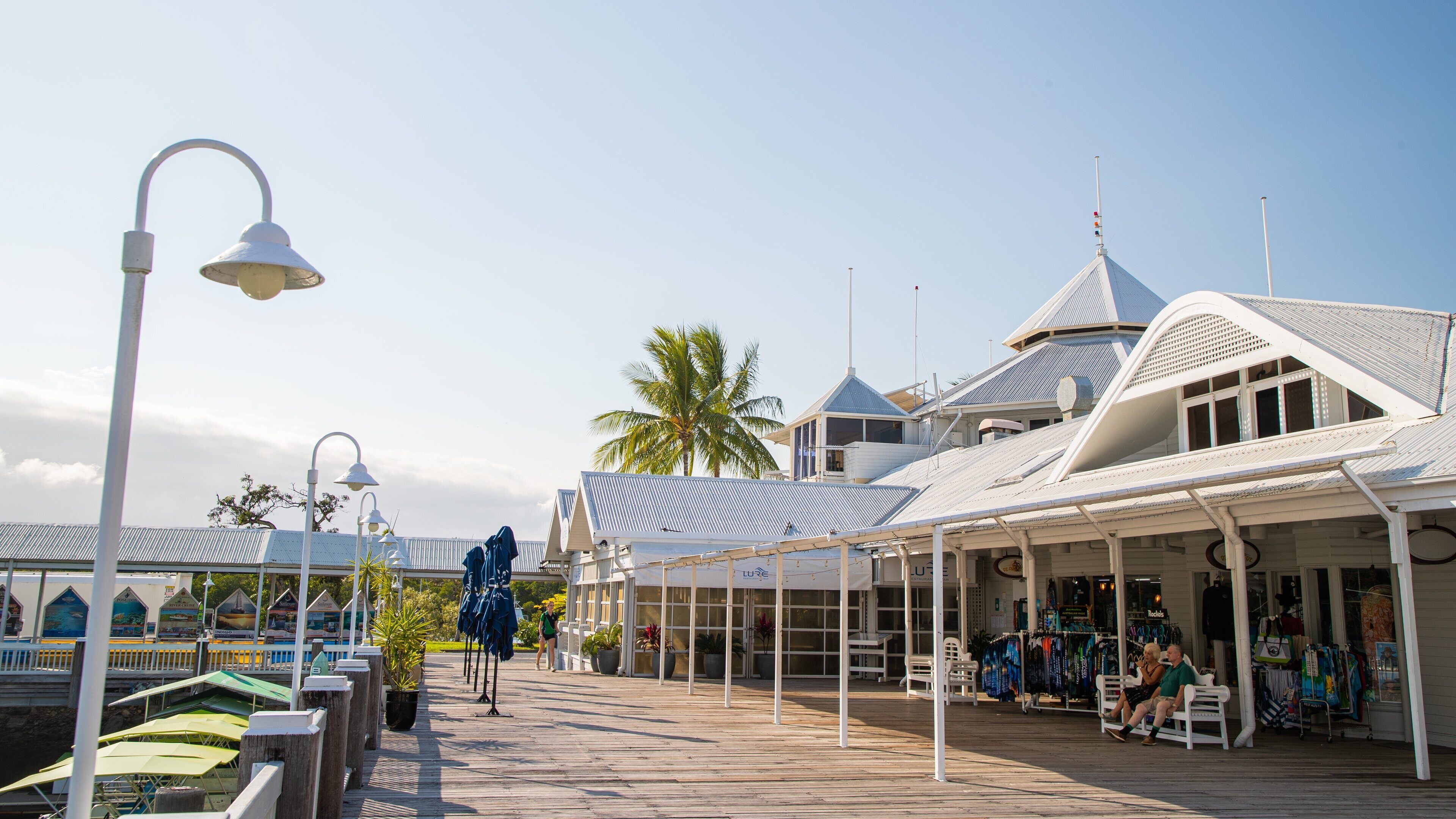 クリスタルブルック スーパーヨット マリーナ (ポート ダグラス