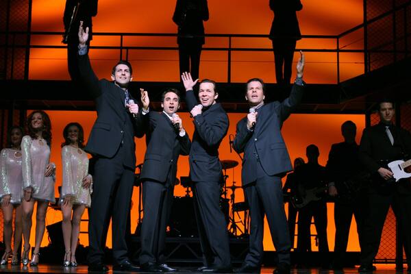 Bob Carr Performing Arts Centre featuring theater scenes, performance art and music