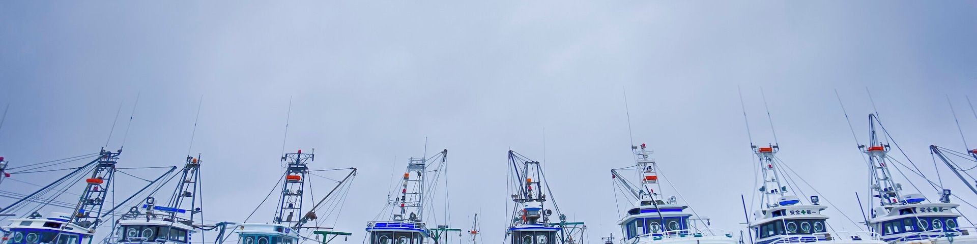 Lake Saroma, Hokkaido.
Possibly one of the most random places around the world I have visited during a road trip. A frozen lake on the eastern coast of Hokkaido during winter. Away from the main towns and tourist destinations, I think I remember reading that a tourist highlight is a prison somewhere down the road….
Regardless, a frozen lake and a fishing town that is hibernating during the middle of winter makes for some unique and beautiful images
#troveon #japan #saroma #winter #hokkaido #fishing #frozen @traveltherenext @Visit_Japan @TheTokyoTimes