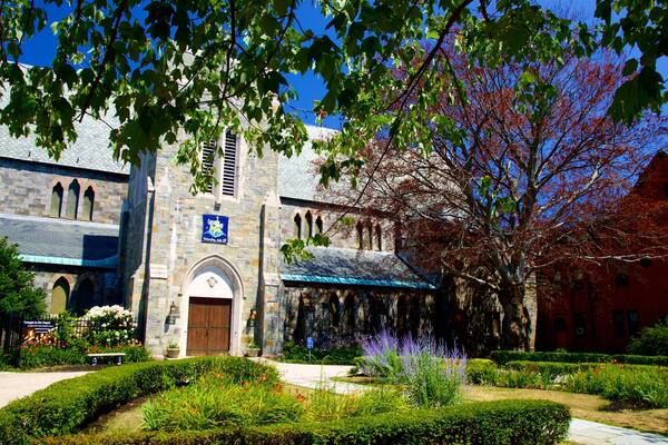 Cathedral Church of Saint Luke mettant en vedette patrimoine architectural et jardin