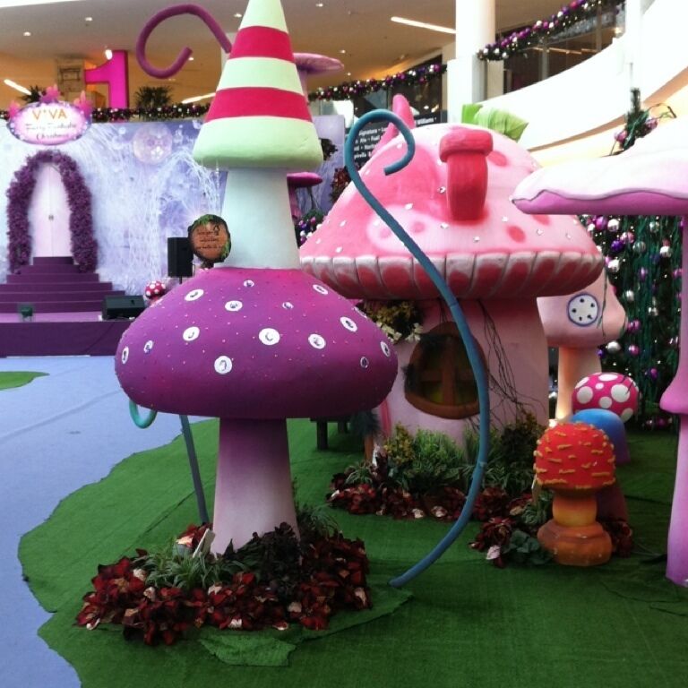 Decoration of a shopping centre mainly catering for home deco. 