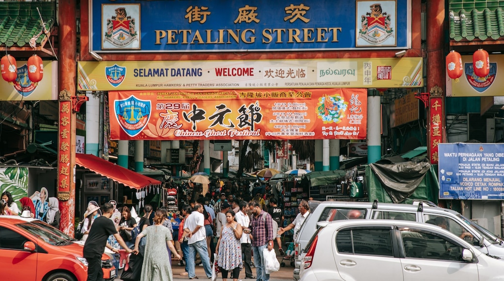 Petaling Street featuring street scenes and signage