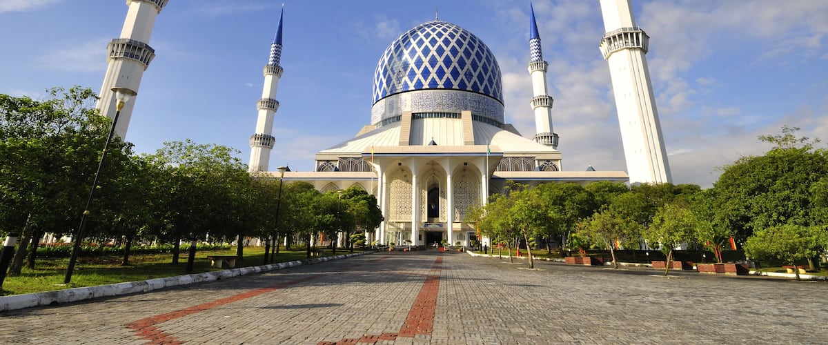 Masjid Sultan Salahuddin Abdul Aziz Shah - The "Blue Mosque"