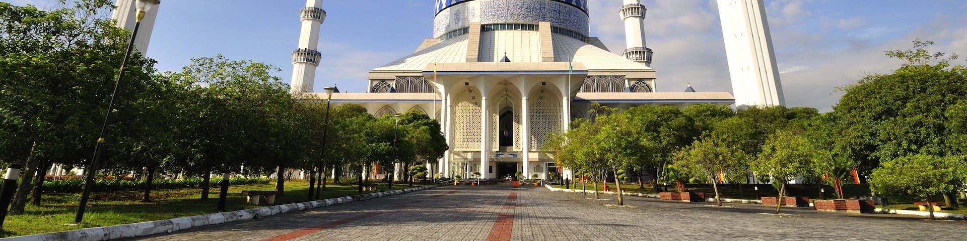 Masjid Sultan Salahuddin Abdul Aziz Shah - The "Blue Mosque"