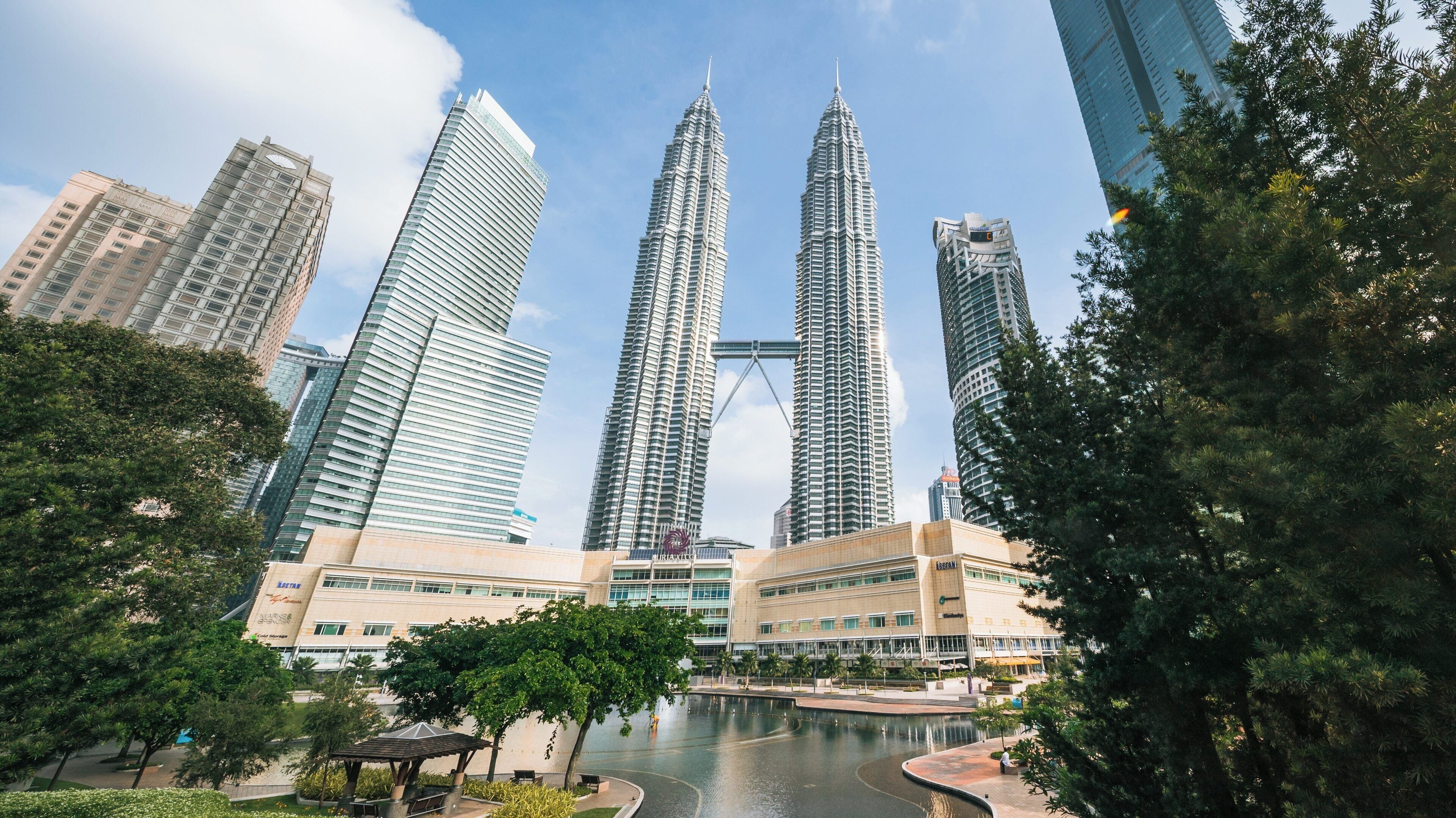 KLCC Park offers stunning views of the Petronas Towers in Kuala Lumpur, showcasing a blend of nature and modern architecture on a clear day