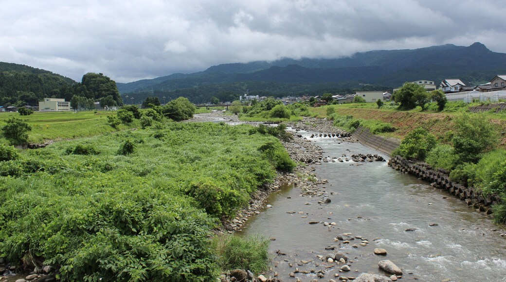早川。新潟県糸魚川市大字堀切。東海大橋(ひがしうみおおはし)より上流方向撮影。