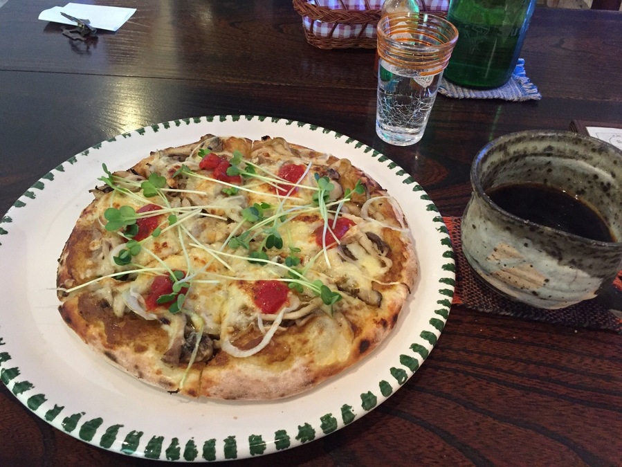 念願のキノコカレーピザ