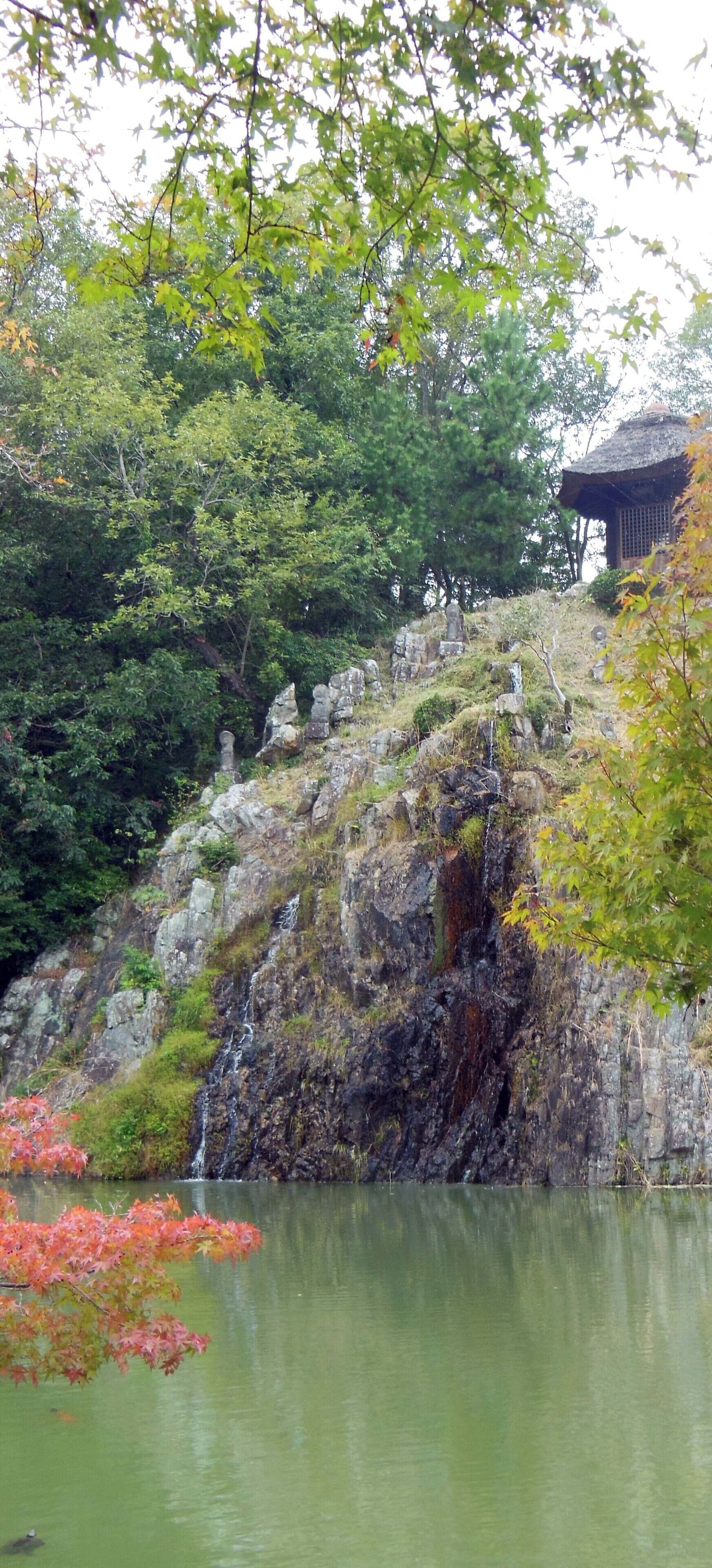 永保寺庭園の滝