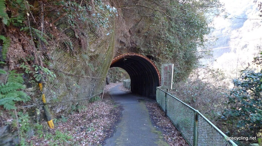 古虎渓の歩道トンネル
