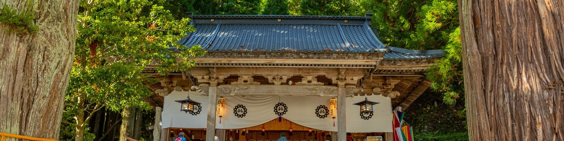 Shirakawa which includes religious elements, a temple or place of worship and heritage elements