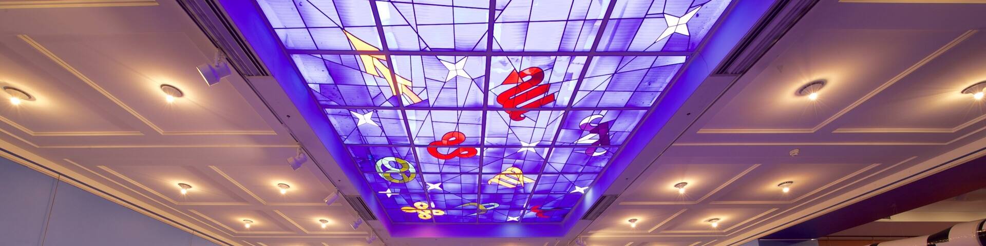 Planetarium Pamplona welches beinhaltet Innenansichten