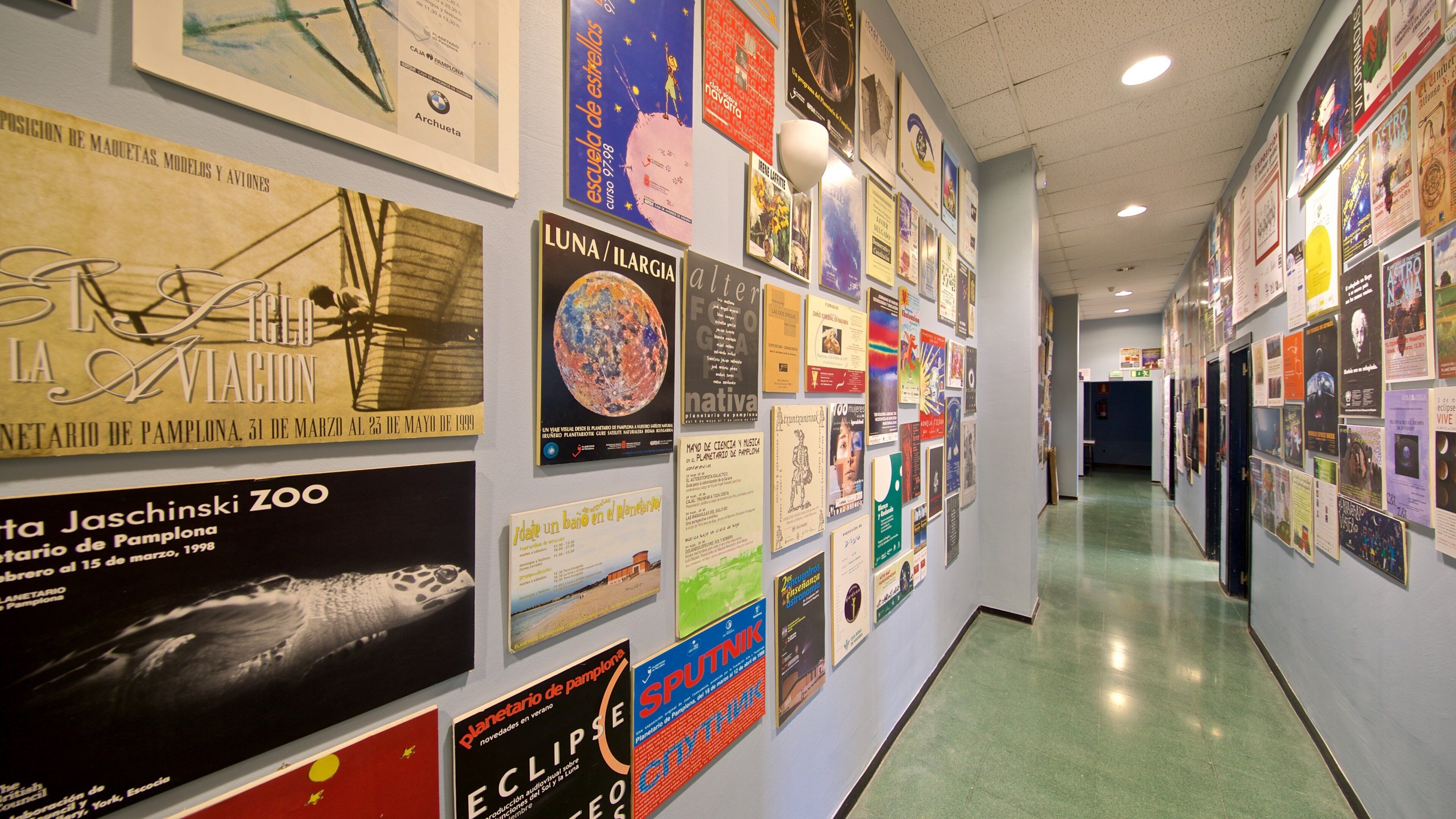 Planetário de Pamplona que inclui sinalização e vistas internas