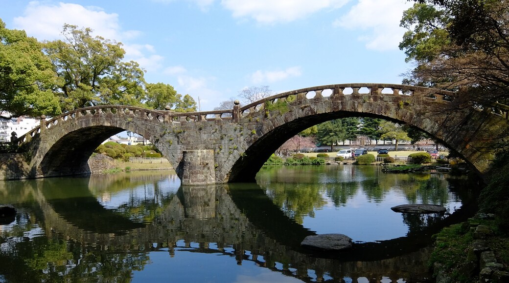 This is a complete original image ( no retouch, and no re-compression ).