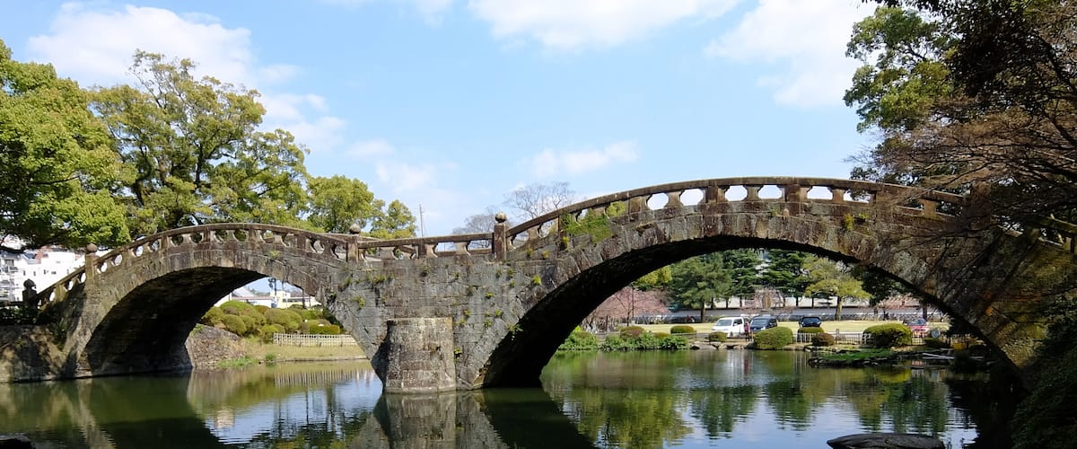 This is a complete original image ( no retouch, and no re-compression ).