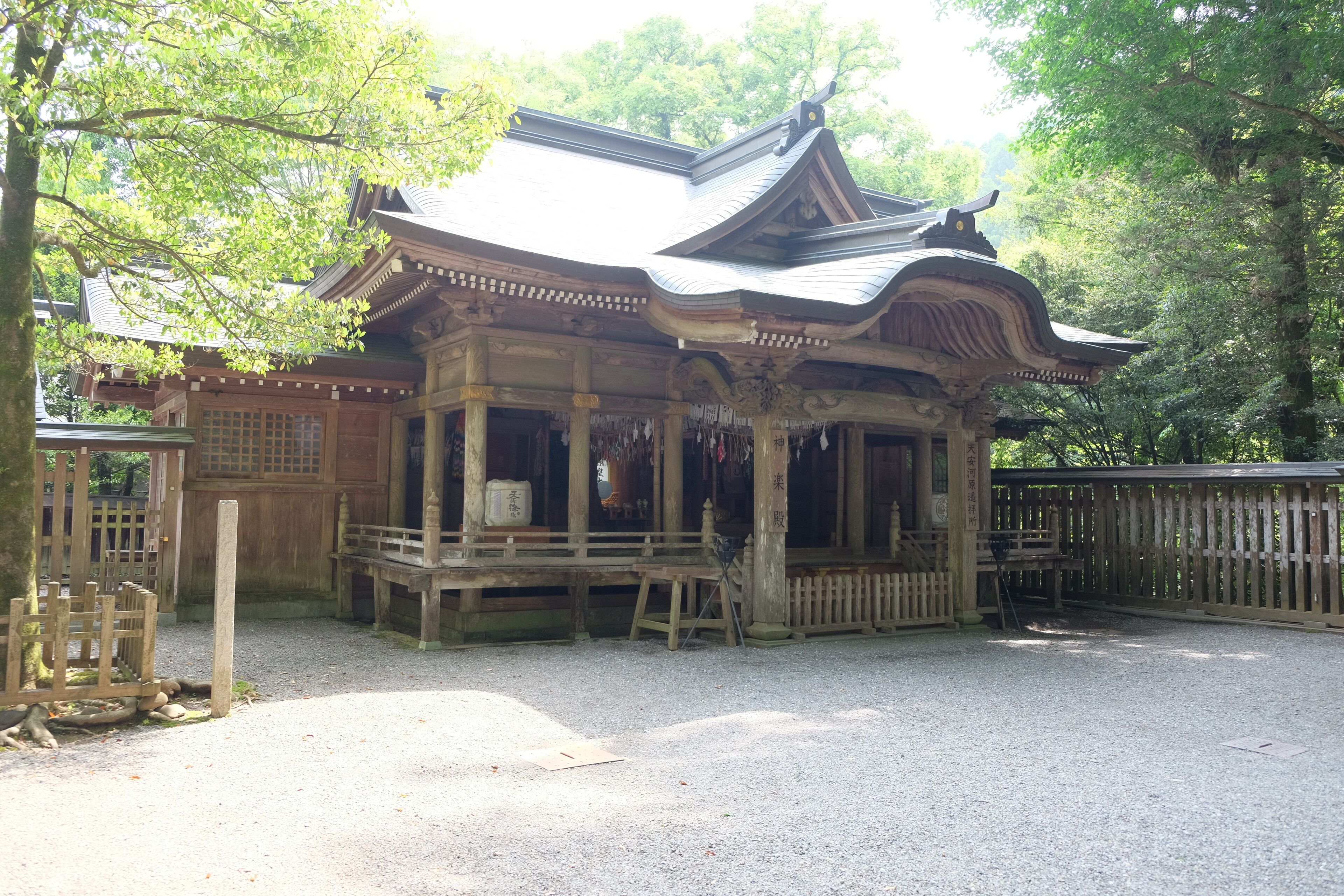 天岩戸神社の神楽殿