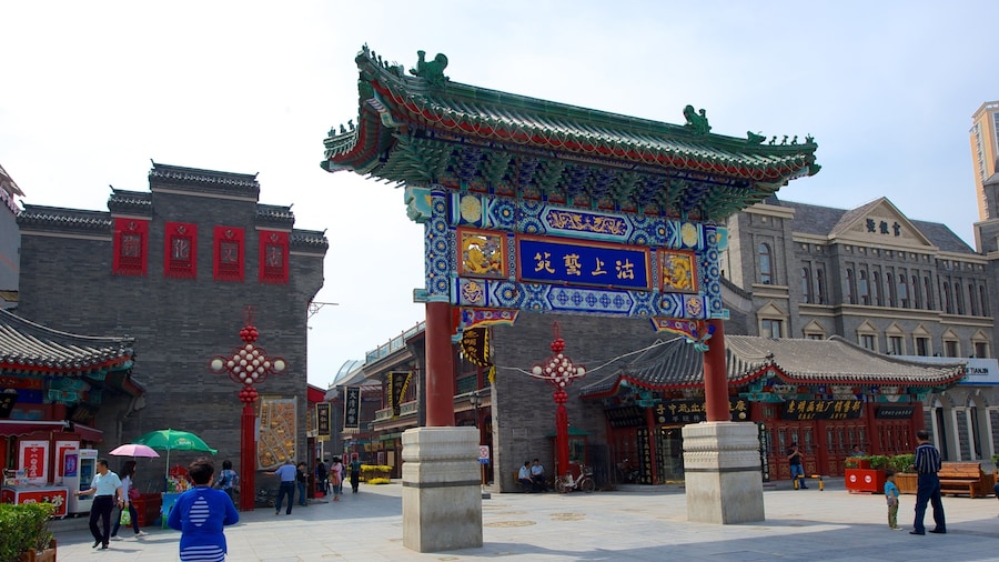 Rua da Cultura Antiga mostrando uma praça ou plaza e arquitetura de patrimônio