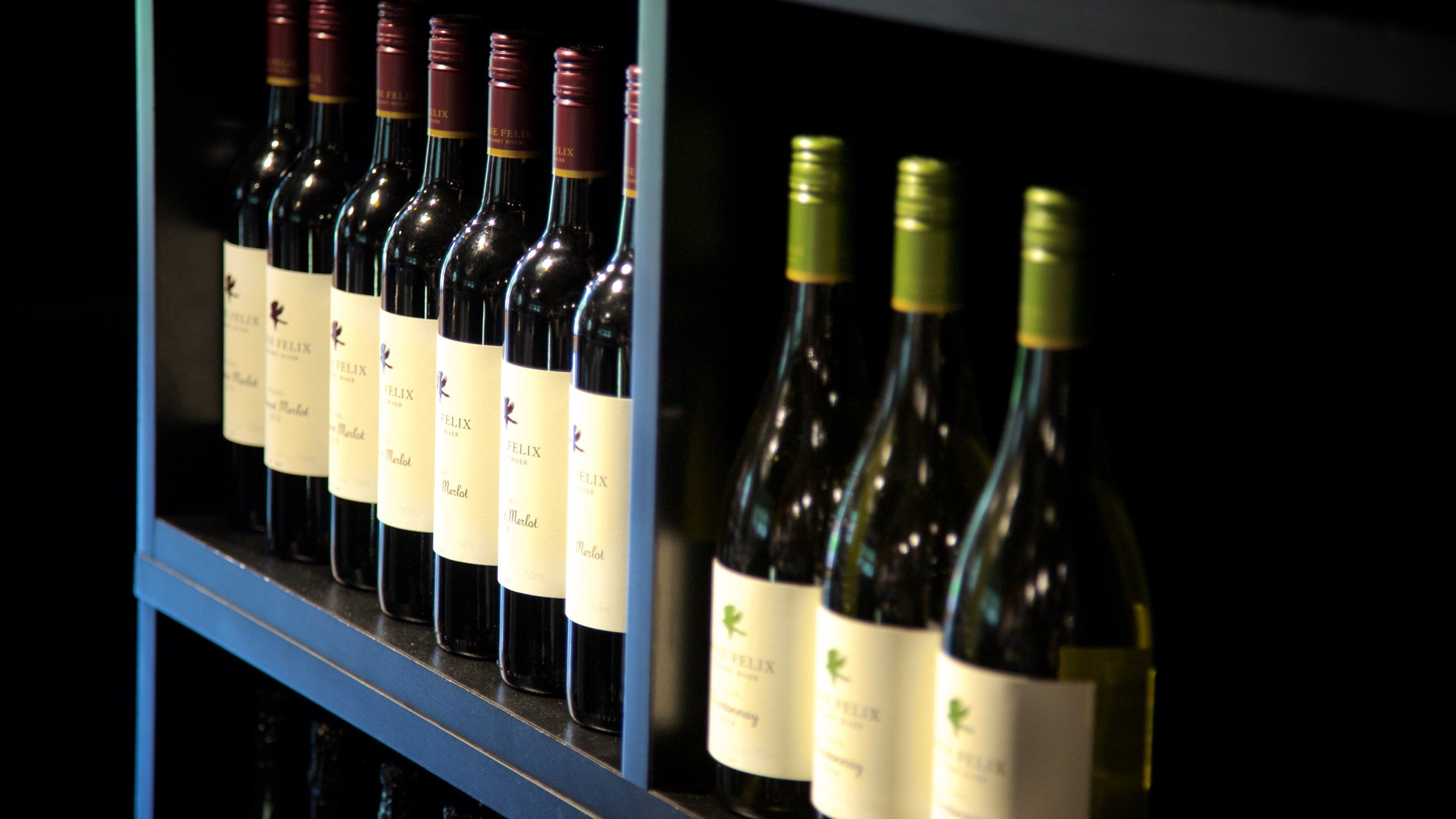 Bodega Vasse Felix ofreciendo bebidas