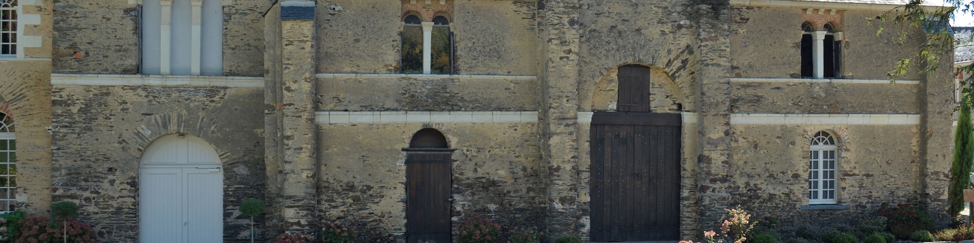 This building is en partie classé, en partie inscrit au titre des Monuments Historiques. It is indexed in the Base Mérimée, a database of architectural heritage maintained by the French Ministry of Culture, under the reference PA00108561 .