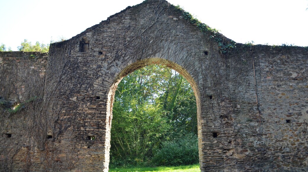 This building is en partie classé, en partie inscrit au titre des Monuments Historiques. It is indexed in the Base Mérimée, a database of architectural heritage maintained by the French Ministry of Culture, under the reference PA00108561 .